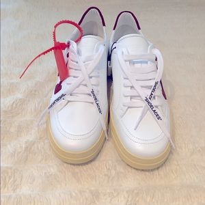Arrows 2.0 Off-White Sneakers